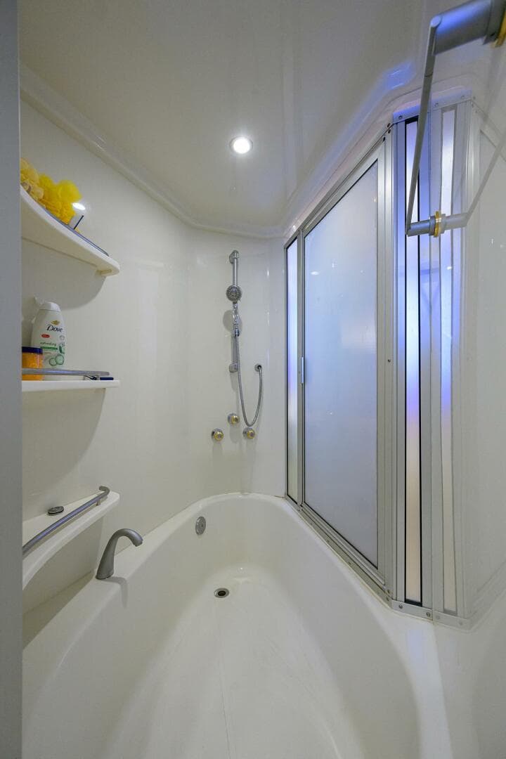 2005 Marquis My — photo 22