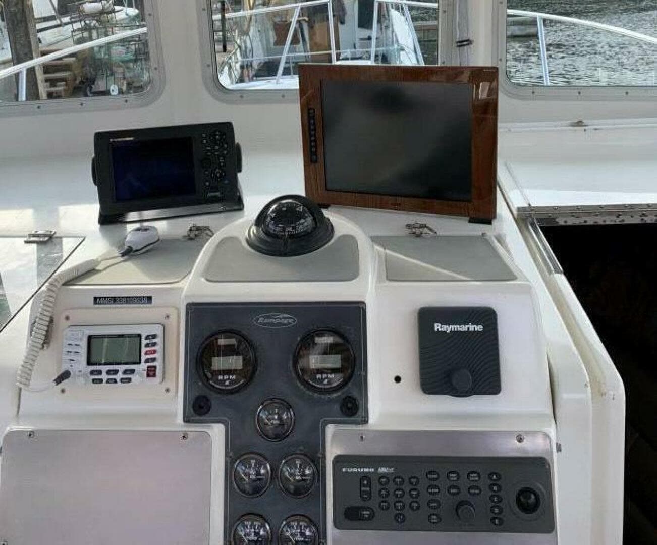 2001 Rampage 30 Express — photo 13