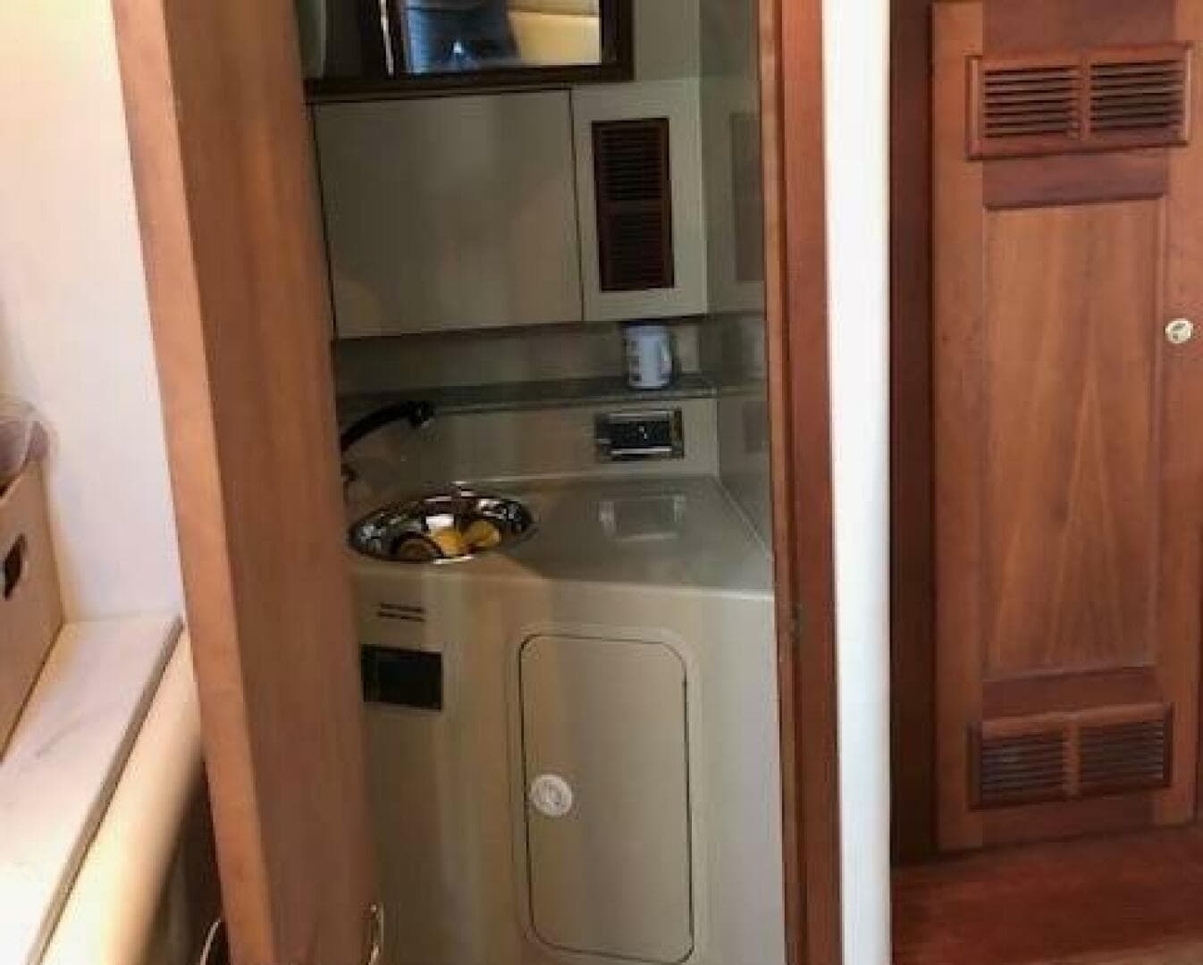 2001 Rampage 30 Express — photo 9