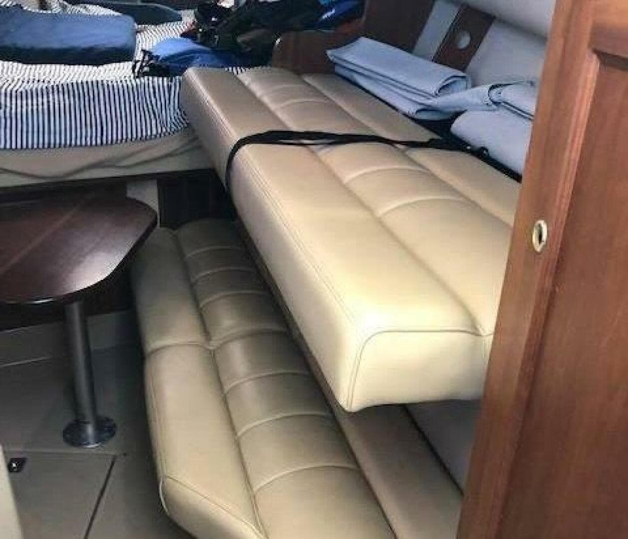 2001 Rampage 30 Express — photo 7