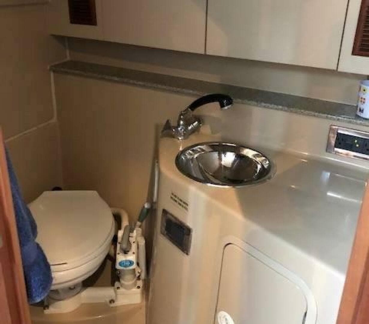 2001 Rampage 30 Express — photo 10