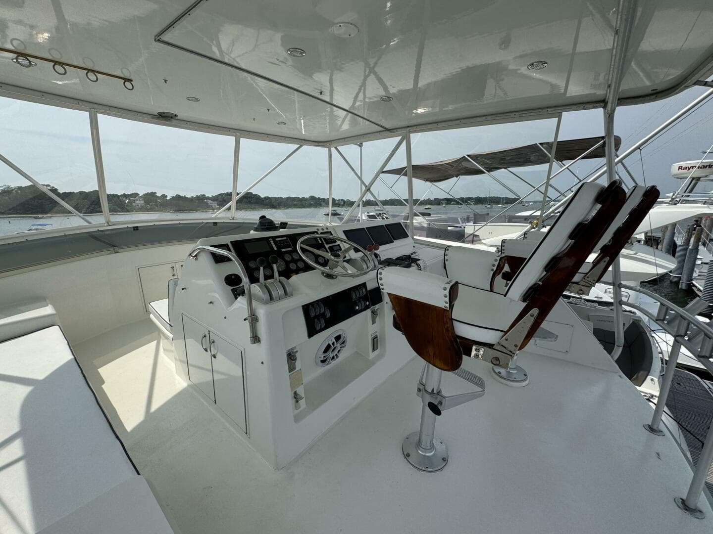 1994 Hatteras 54 Yacht — photo 11