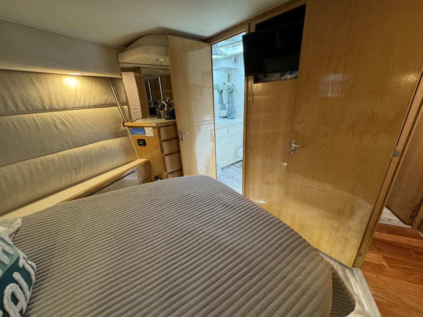 1994 Hatteras 54 Yacht — photo 39