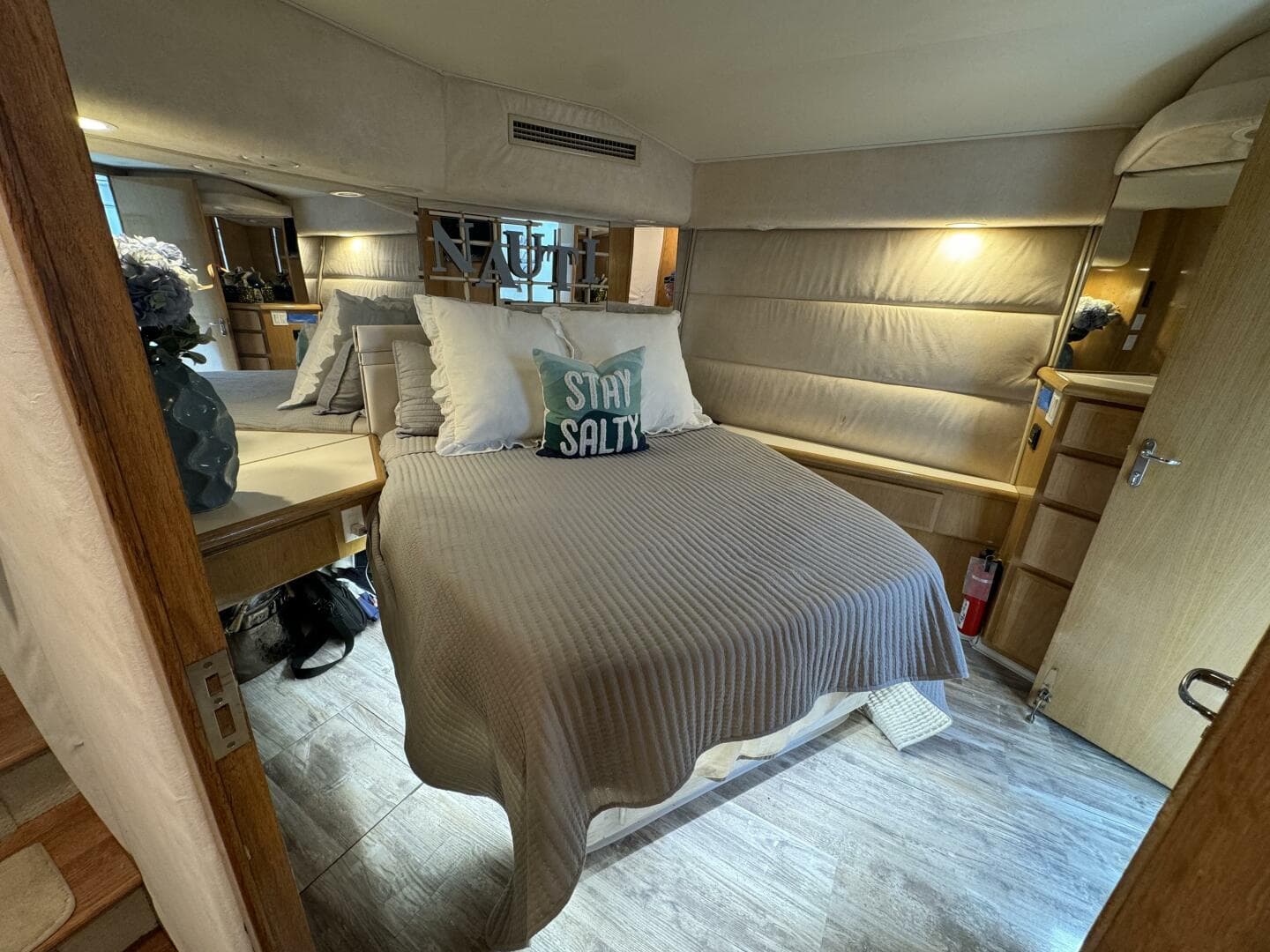 1994 Hatteras 54 Yacht — photo 36