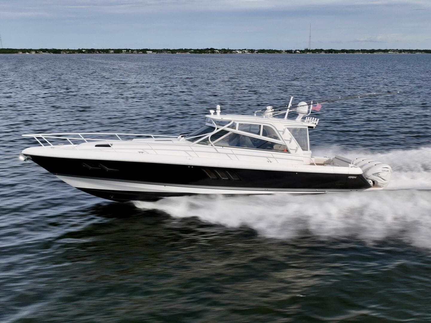 2019 Intrepid 475 Sport Yacht — photo 3