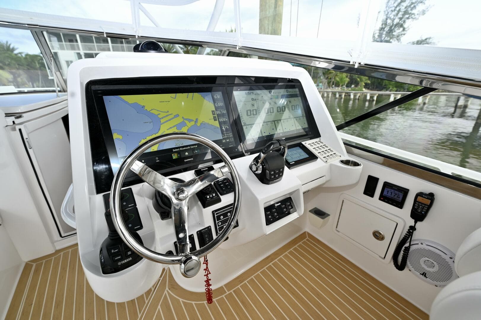 2019 Intrepid 475 Sport Yacht — photo 11