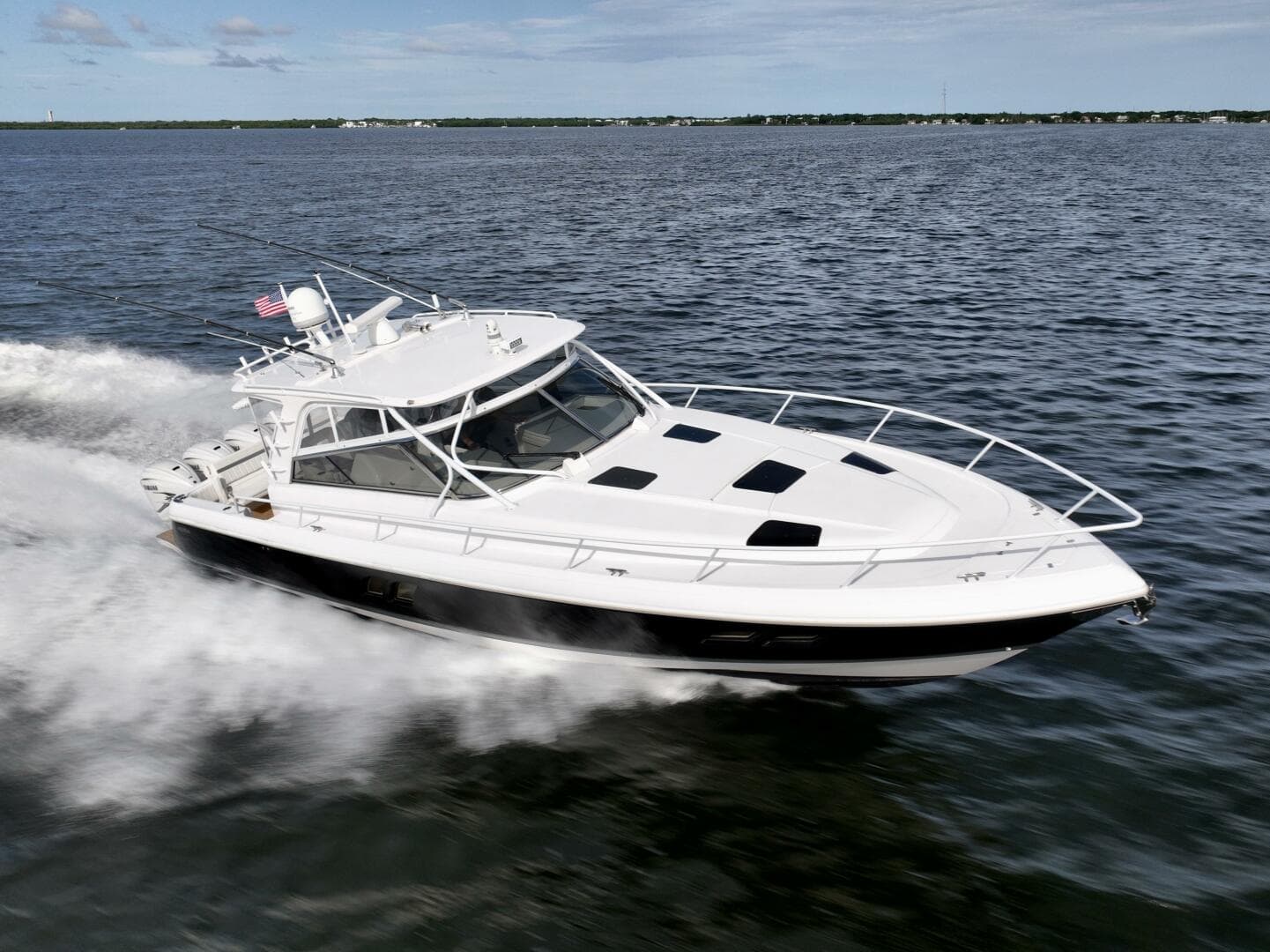 2019 Intrepid 475 Sport Yacht — photo 2