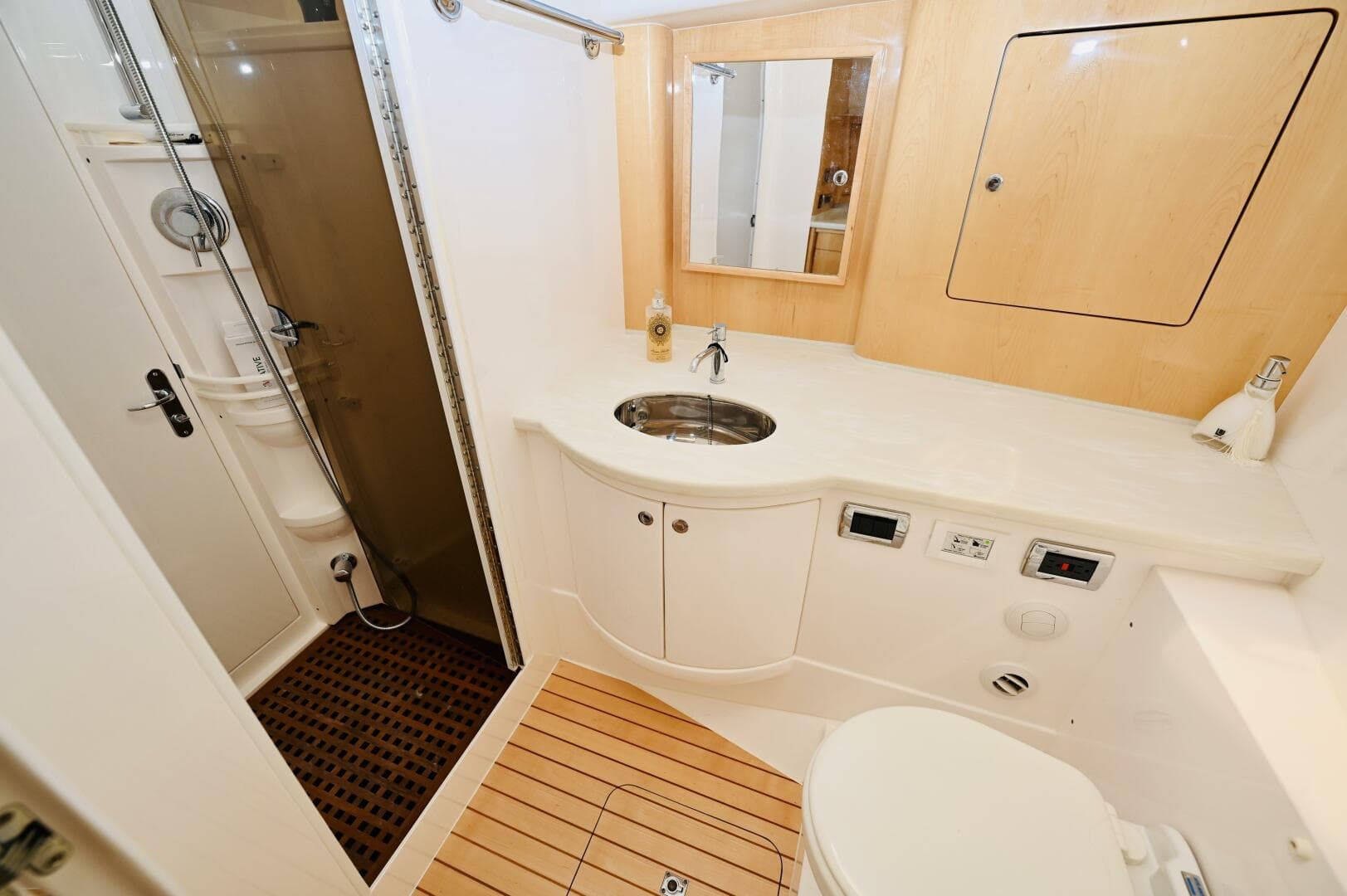 2019 Intrepid 475 Sport Yacht — photo 27