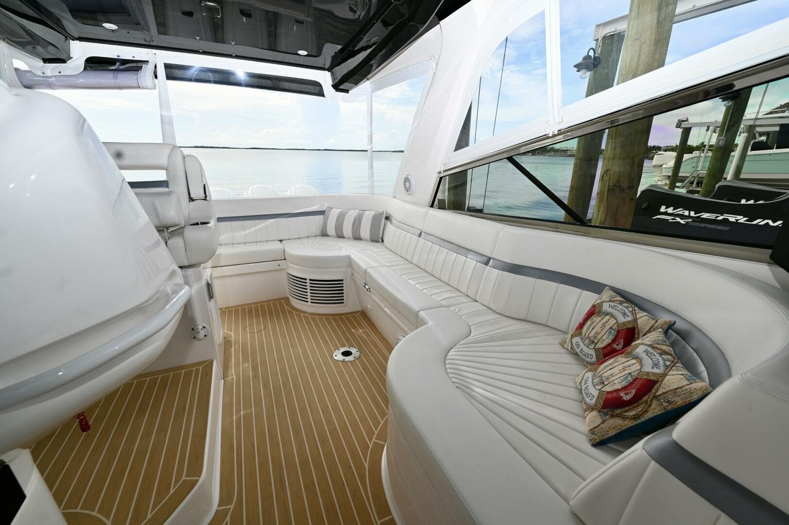 2019 Intrepid 475 Sport Yacht — photo 13