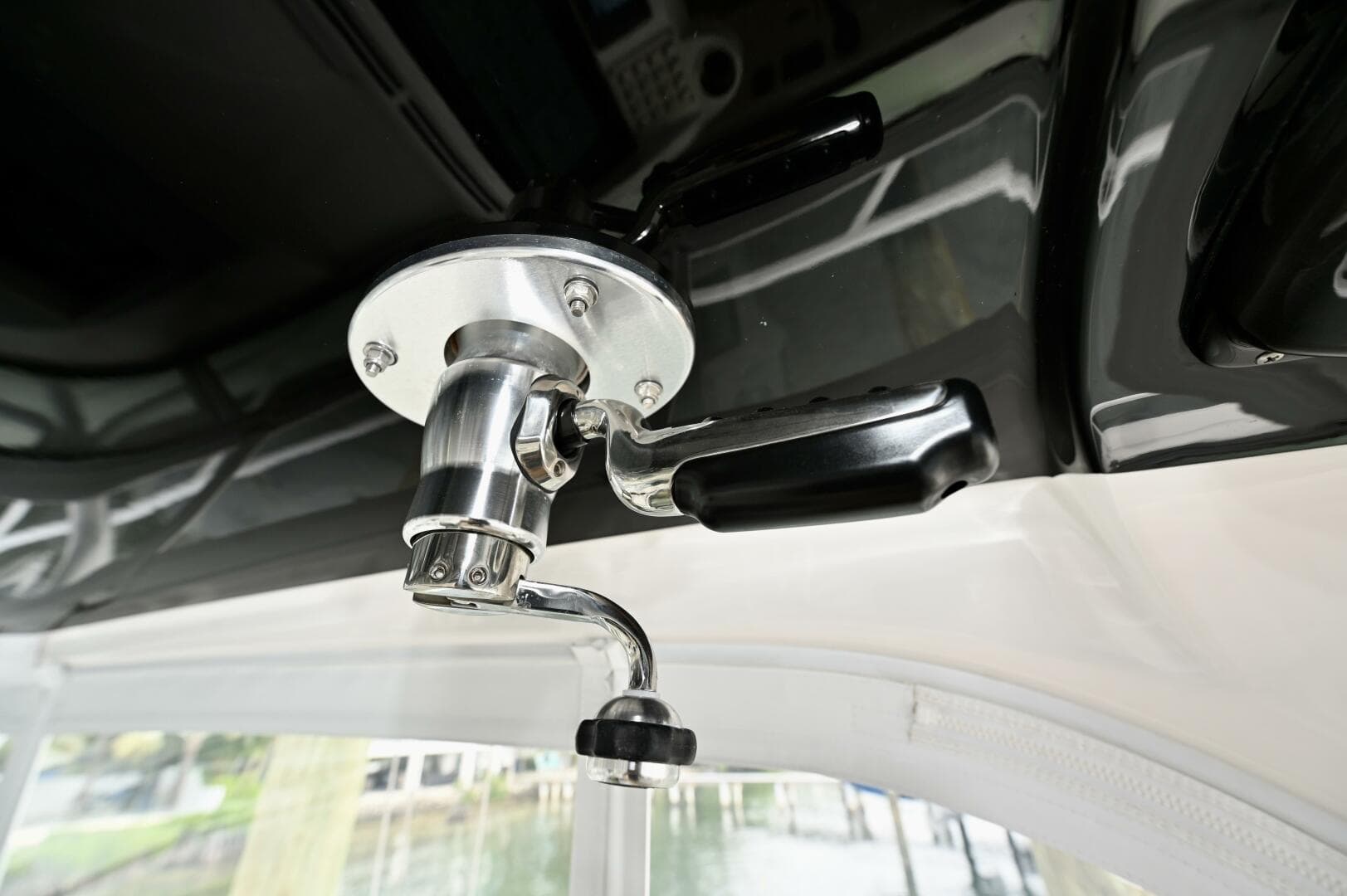 2019 Intrepid 475 Sport Yacht — photo 32