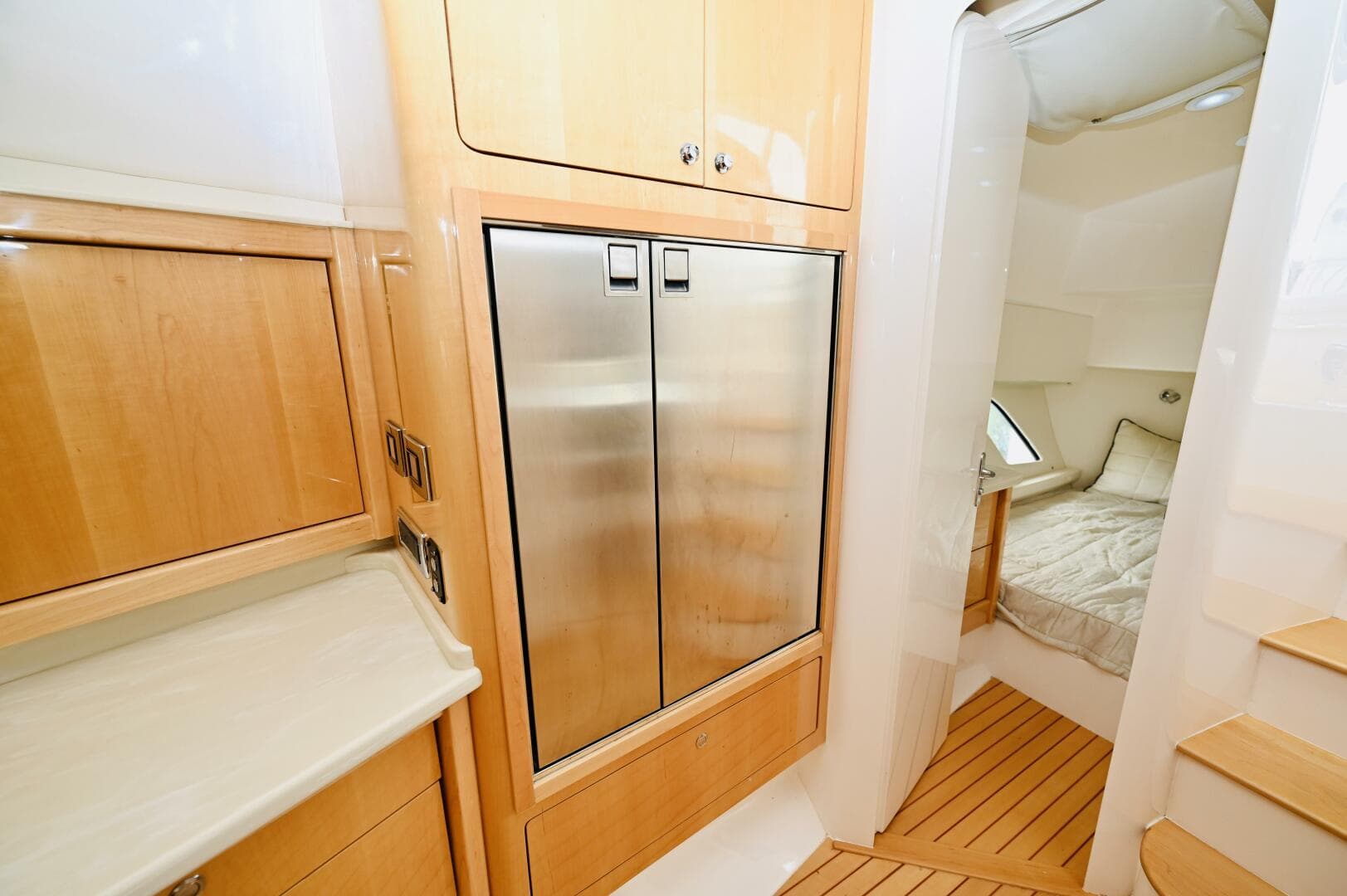 2019 Intrepid 475 Sport Yacht — photo 17