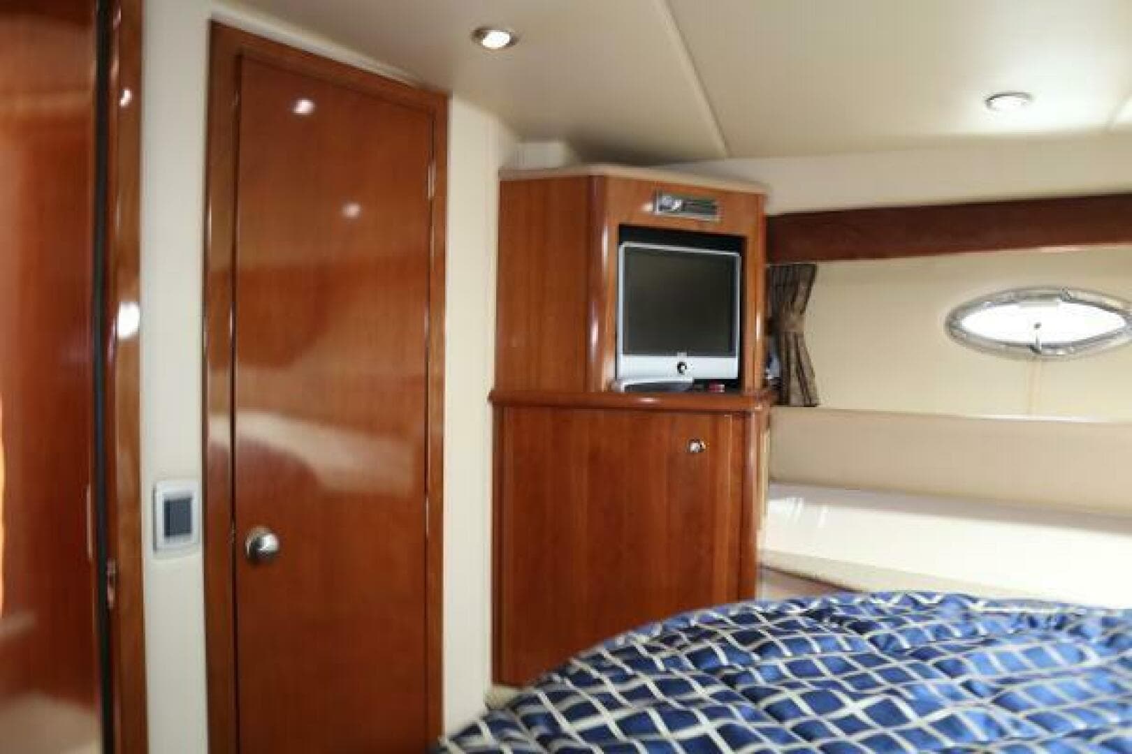 2007 Meridian 411 Sedan — photo 23