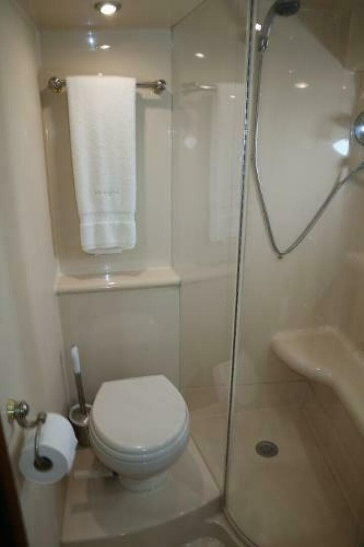 2007 Meridian 411 Sedan — photo 20