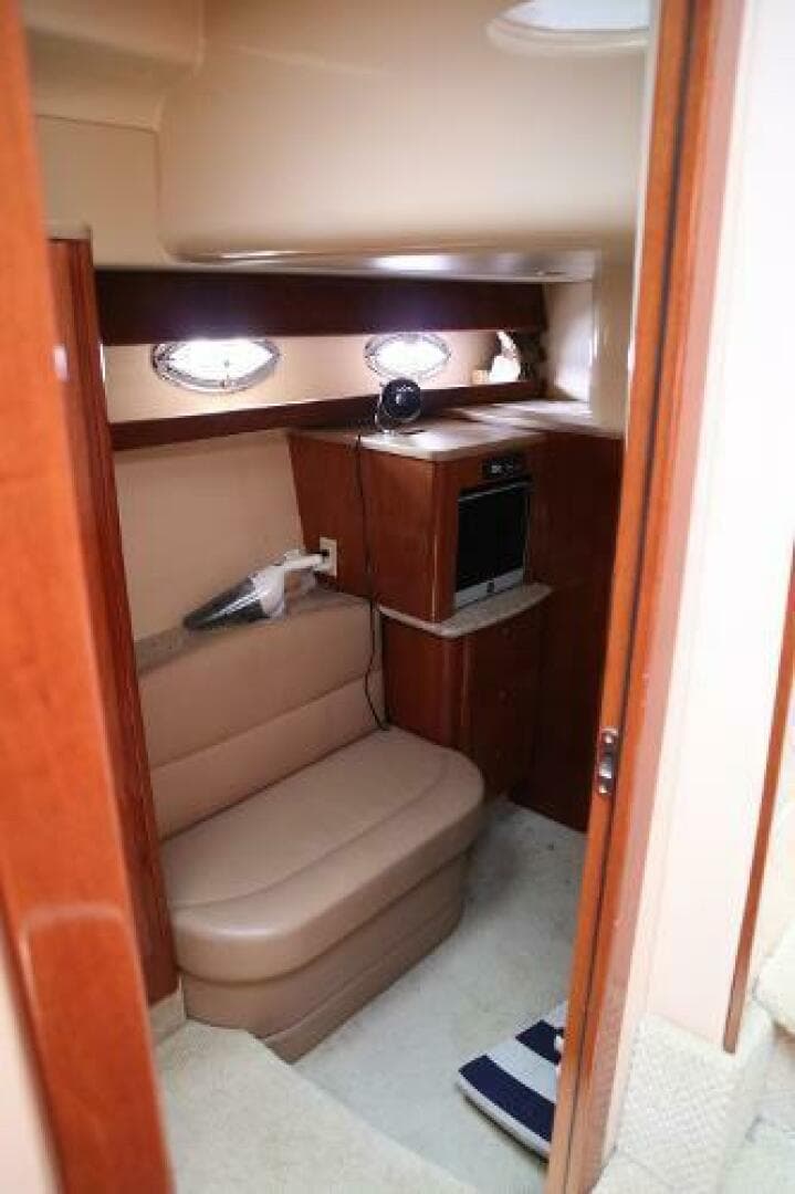 2007 Meridian 411 Sedan — photo 22