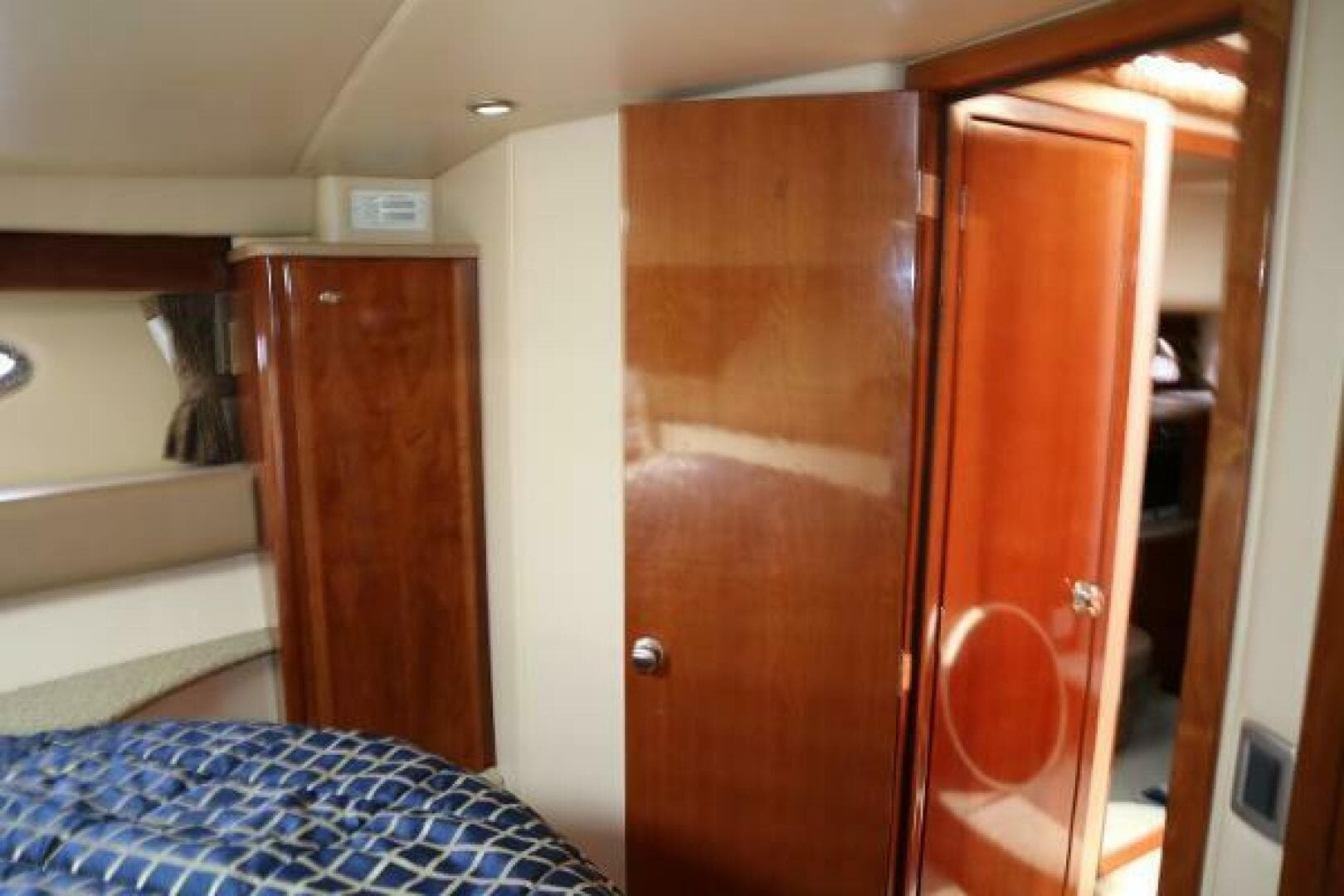 2007 Meridian 411 Sedan — photo 25