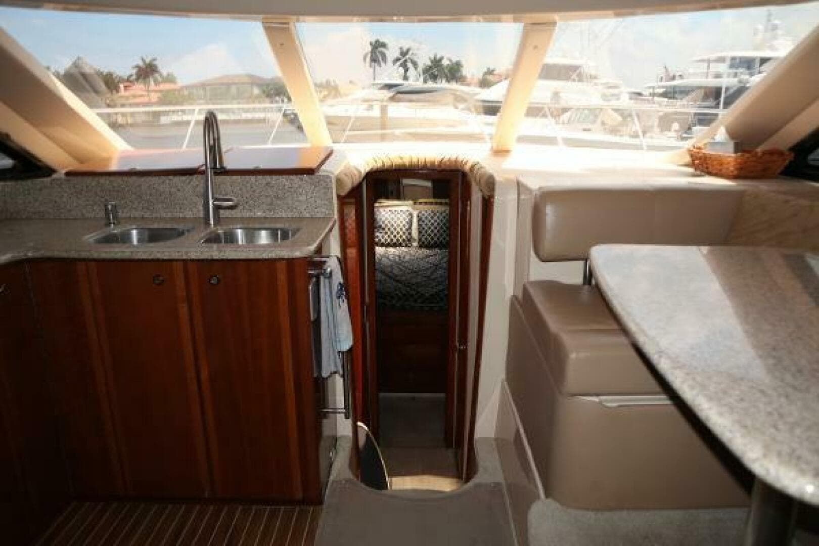 2007 Meridian 411 Sedan — photo 10