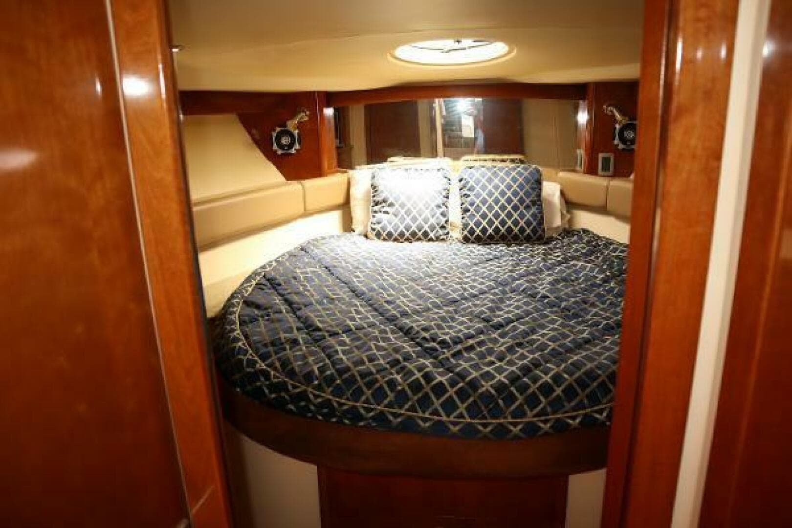 2007 Meridian 411 Sedan — photo 16