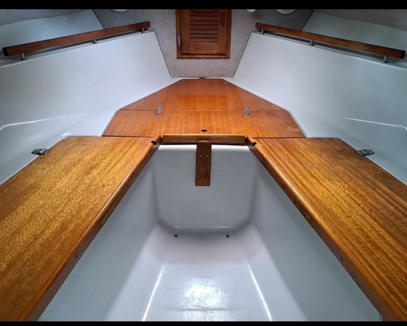 2021 Boston Whaler 300 Fourstroke — photo 7