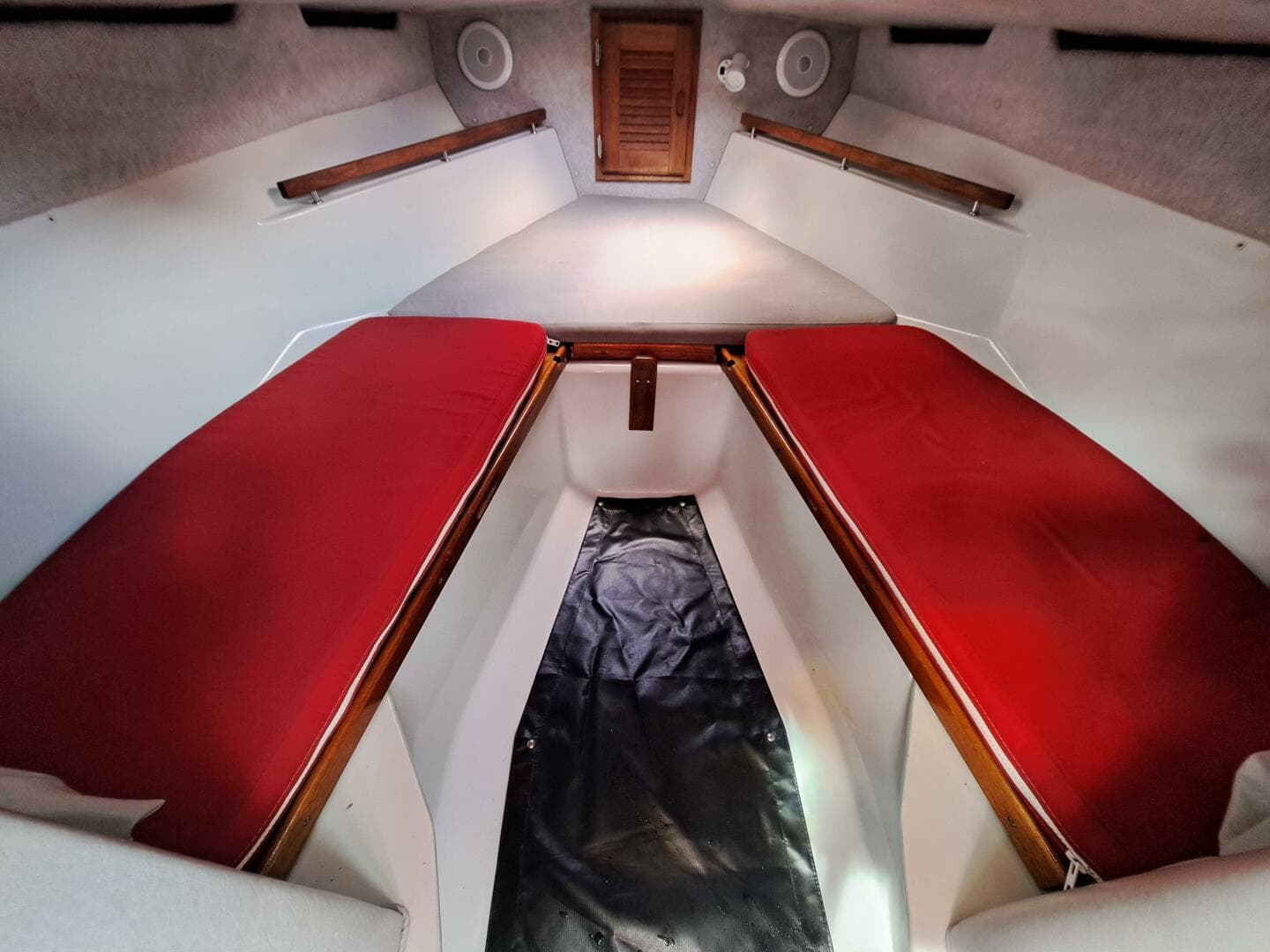 2021 Boston Whaler 300 Fourstroke — photo 9