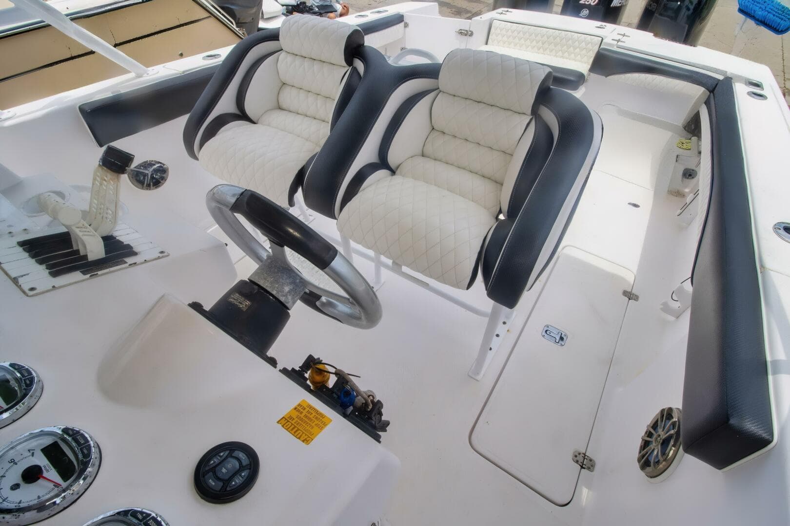 2005 Donzi 35 Zf Open — photo 12