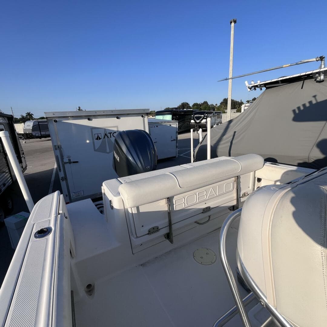 2013 Robalo R240 Center Console — photo 3
