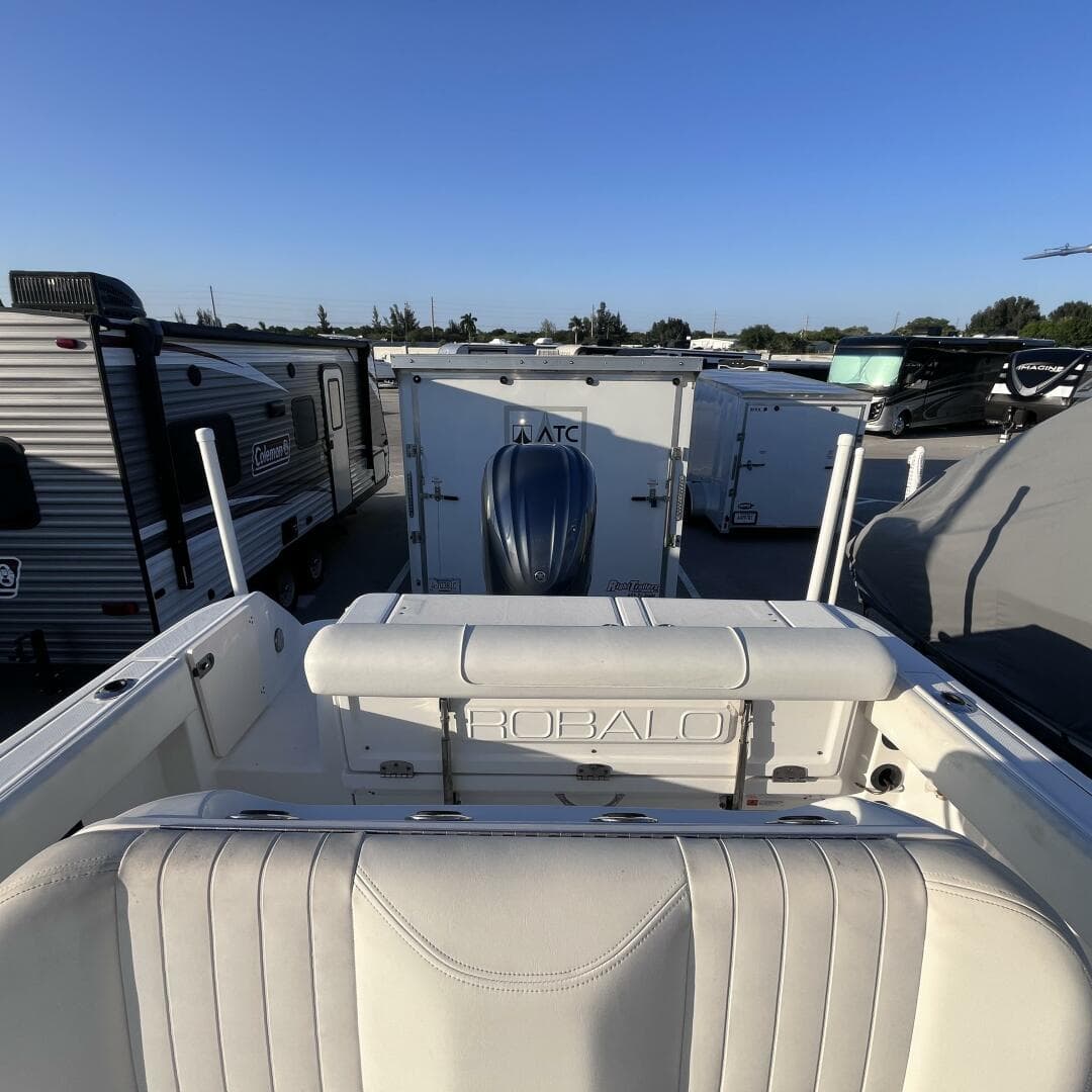 2013 Robalo R240 Center Console — photo 5