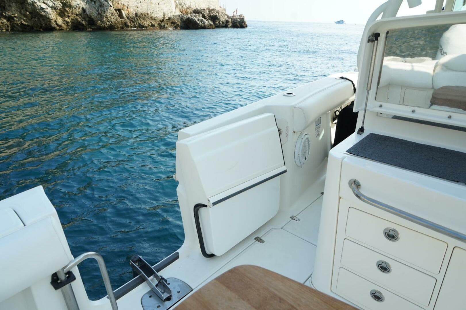 2012 Boston Whaler Whaler 370 Outrage — photo 17