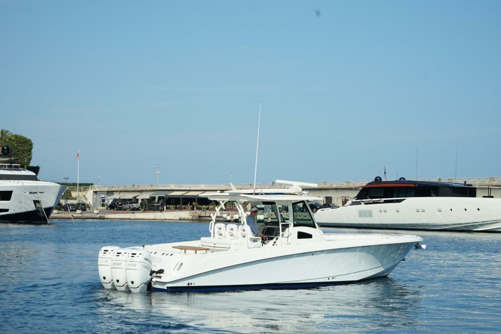 2012 Boston Whaler Whaler 370 Outrage — photo 4