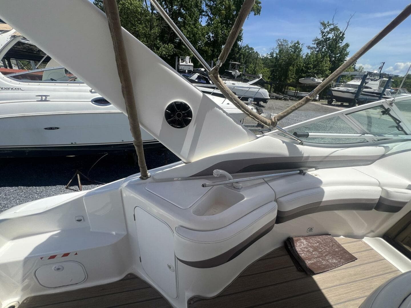 1996 Silverton 310 Express — photo 6