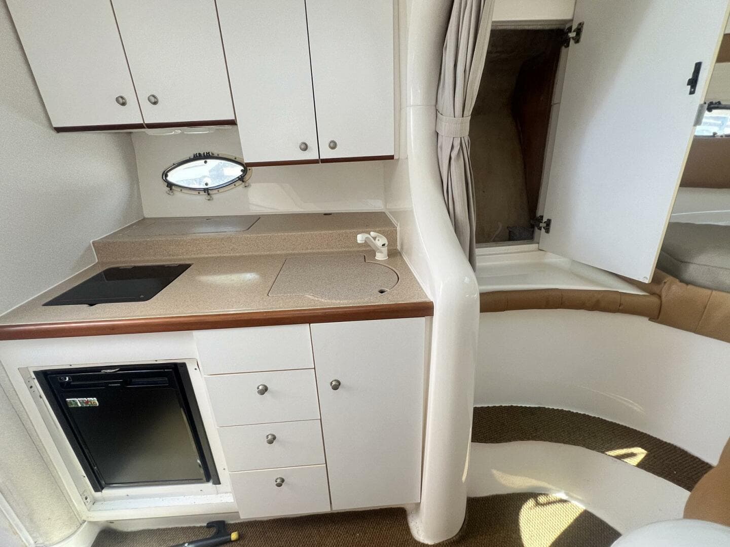 1996 Silverton 310 Express — photo 9