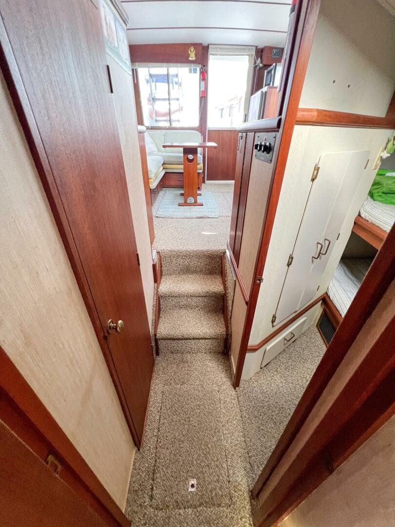 1987 Tollycraft 34 Sedan Sport — photo 37