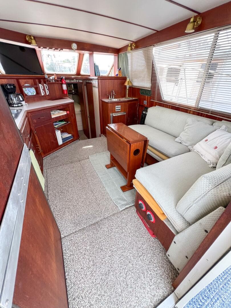 1987 Tollycraft 34 Sedan Sport — photo 22