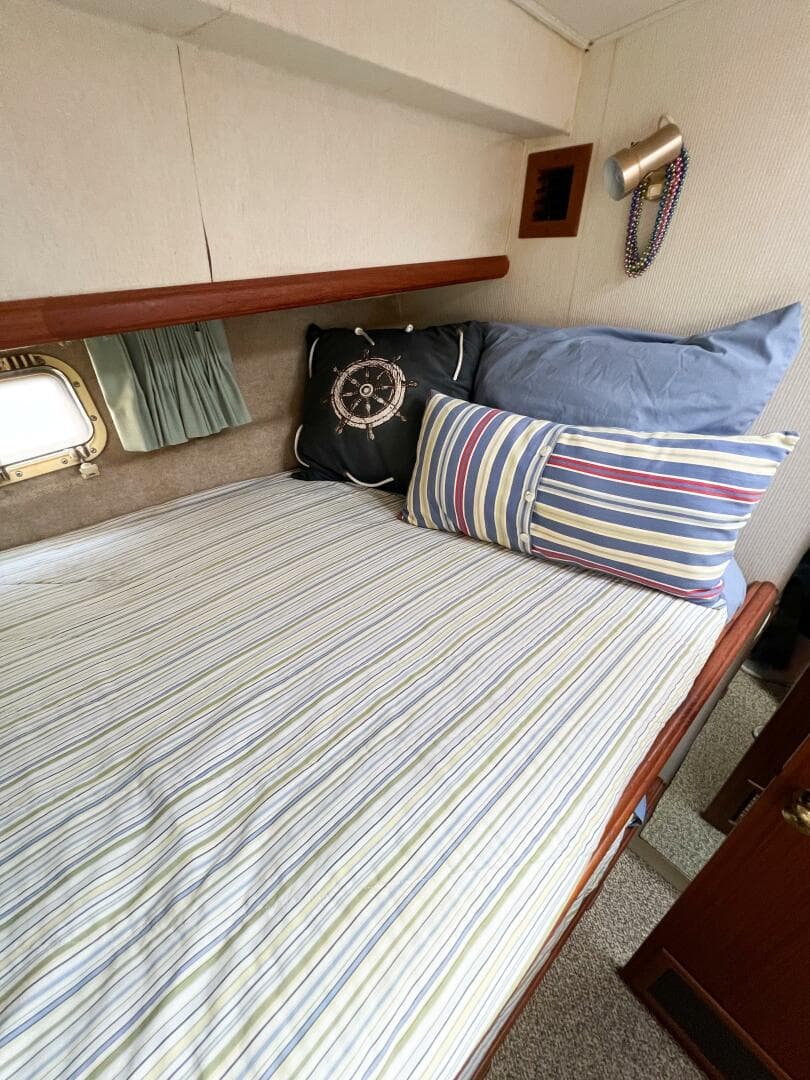 1987 Tollycraft 34 Sedan Sport — photo 40