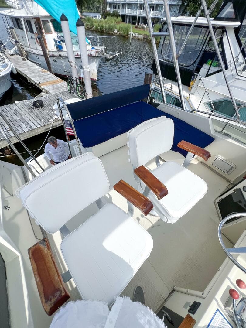 1987 Tollycraft 34 Sedan Sport — photo 16