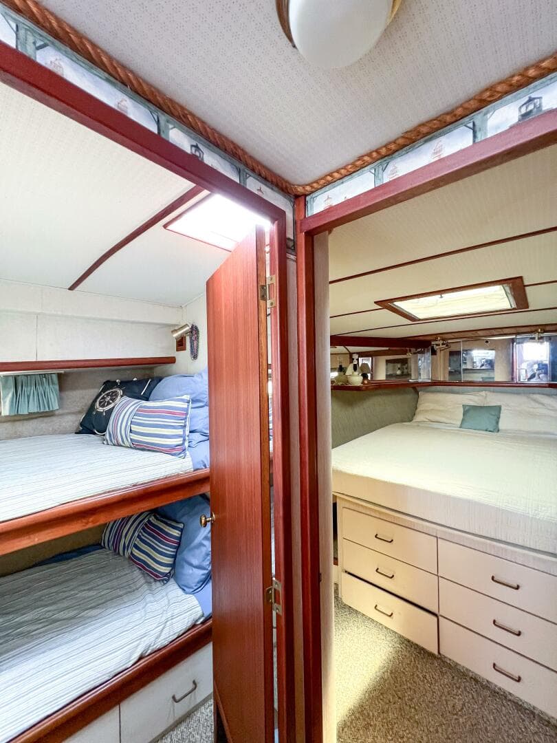 1987 Tollycraft 34 Sedan Sport — photo 46