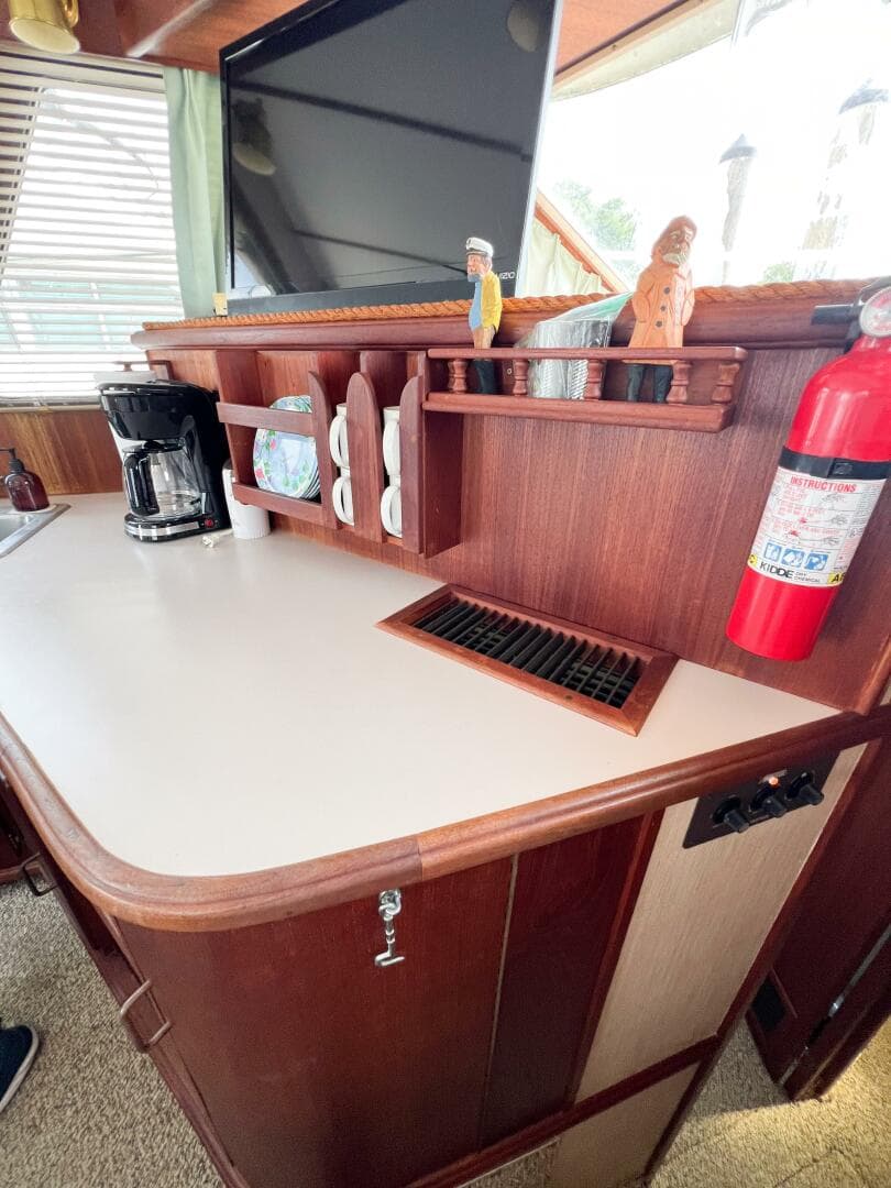 1987 Tollycraft 34 Sedan Sport — photo 52