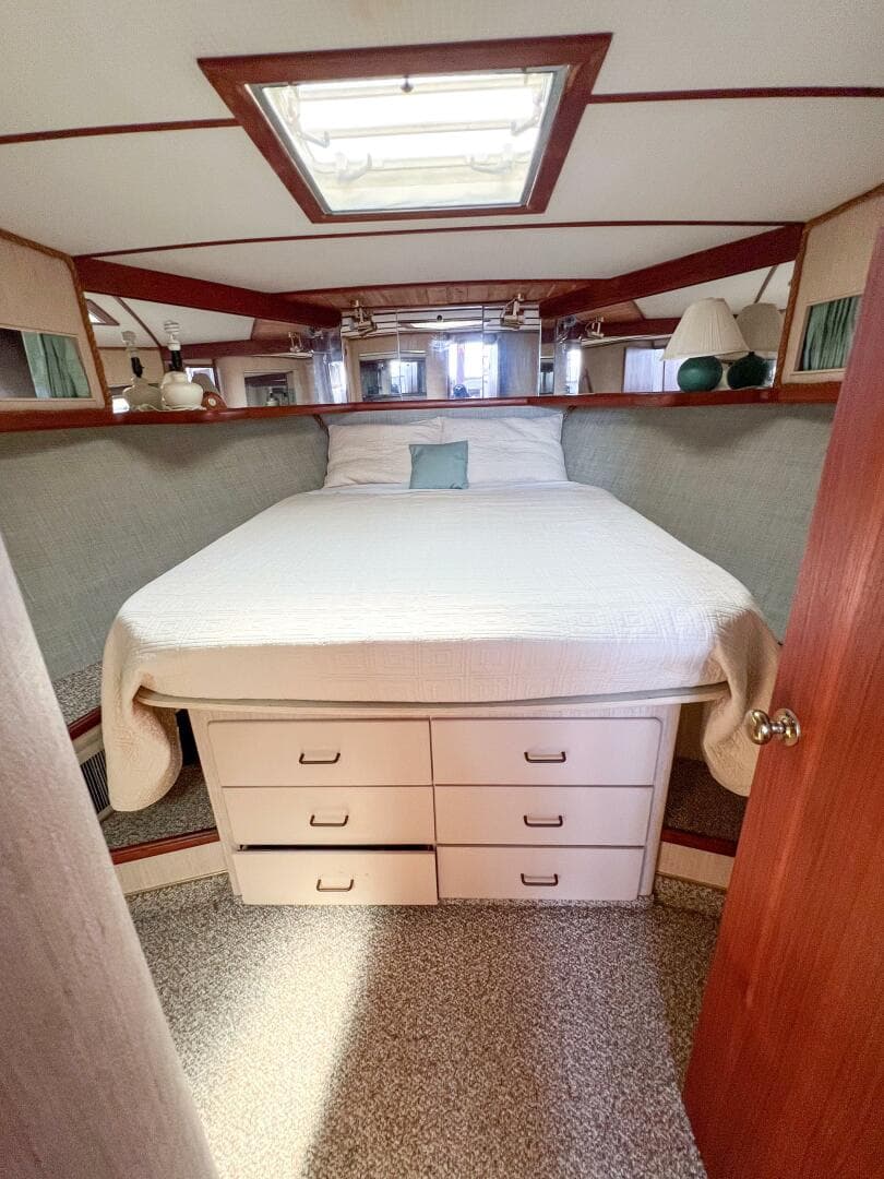 1987 Tollycraft 34 Sedan Sport — photo 43