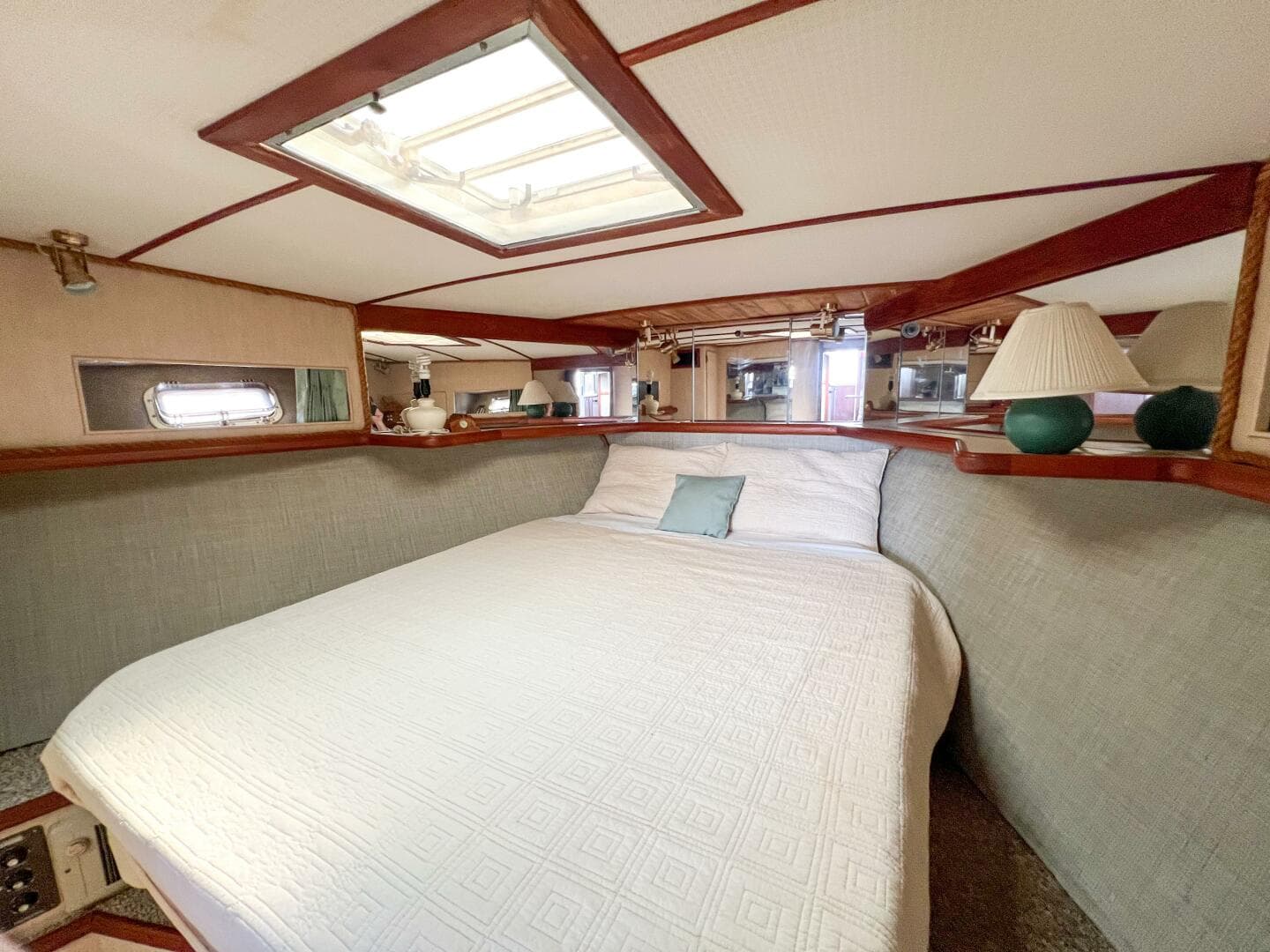 1987 Tollycraft 34 Sedan Sport — photo 41