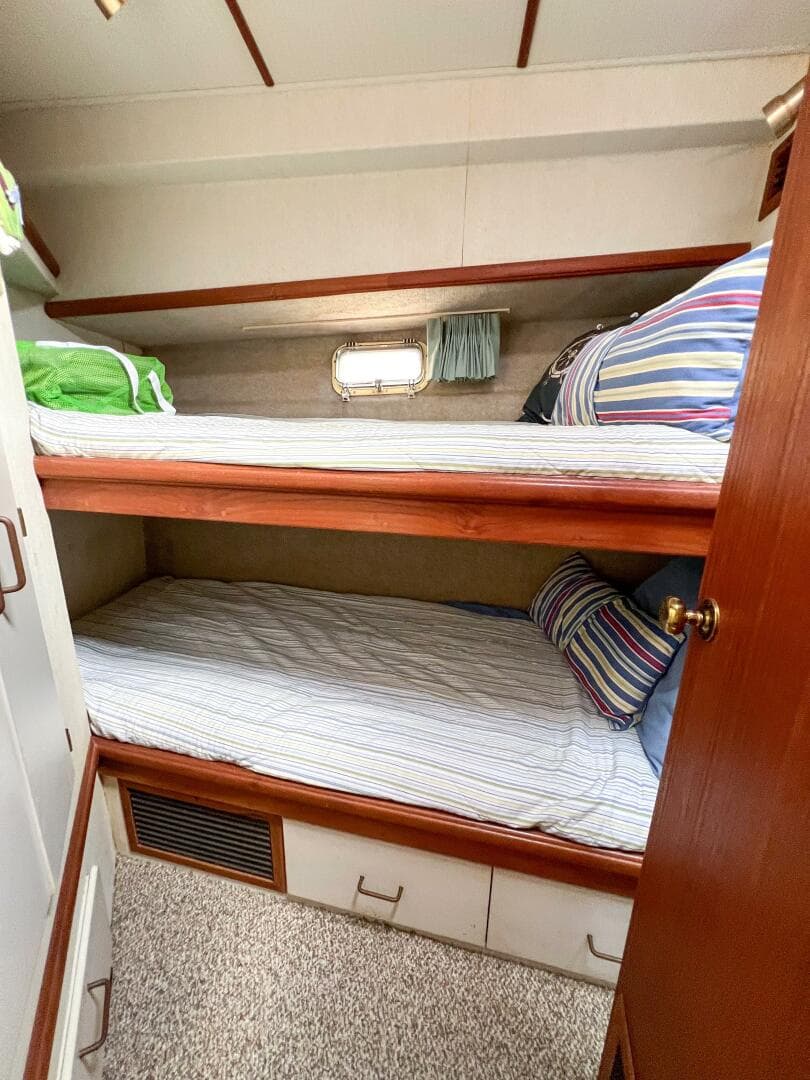 1987 Tollycraft 34 Sedan Sport — photo 39