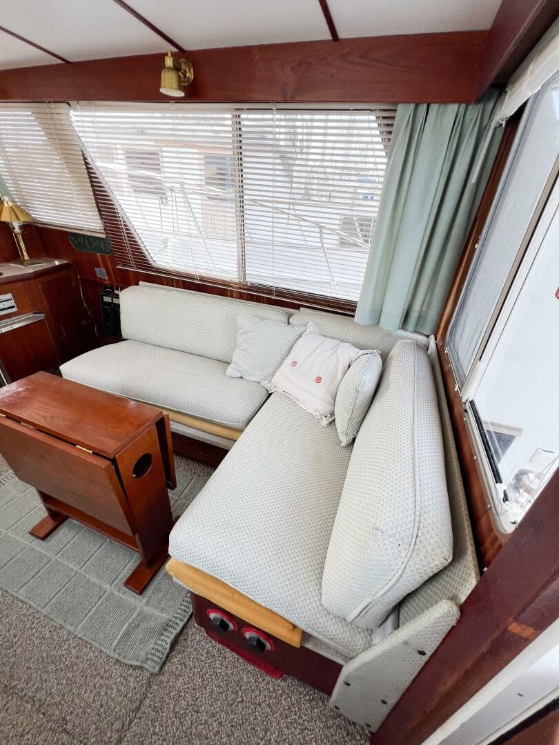 1987 Tollycraft 34 Sedan Sport — photo 25