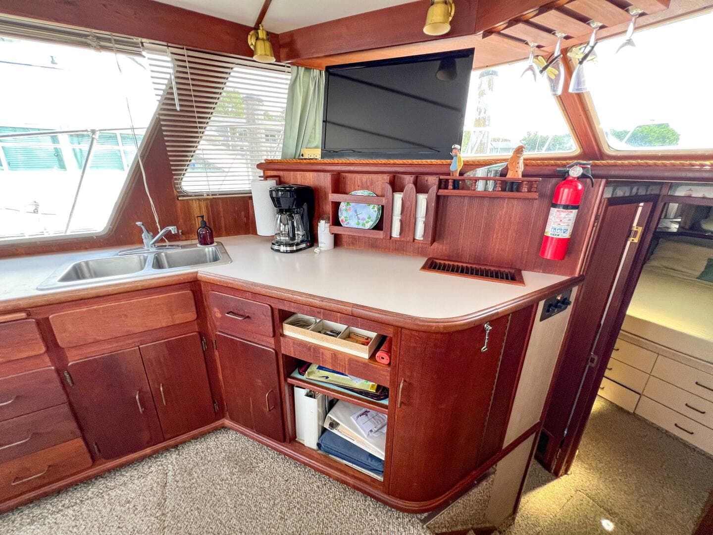 1987 Tollycraft 34 Sedan Sport — photo 34