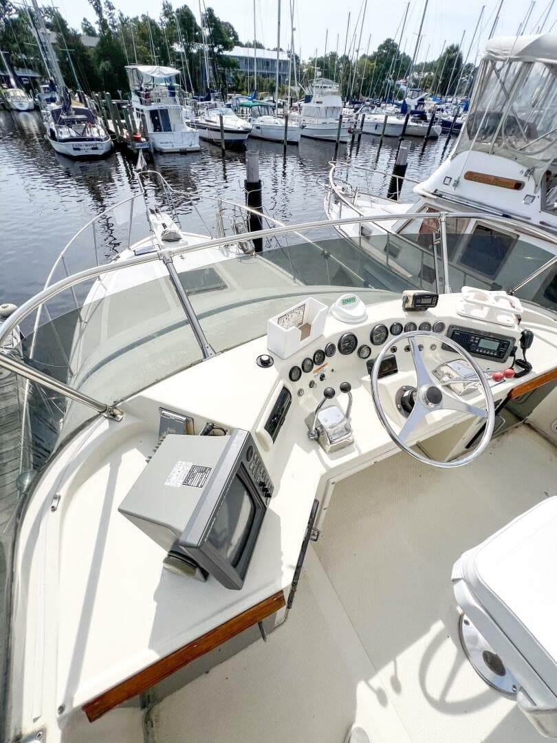 1987 Tollycraft 34 Sedan Sport — photo 14