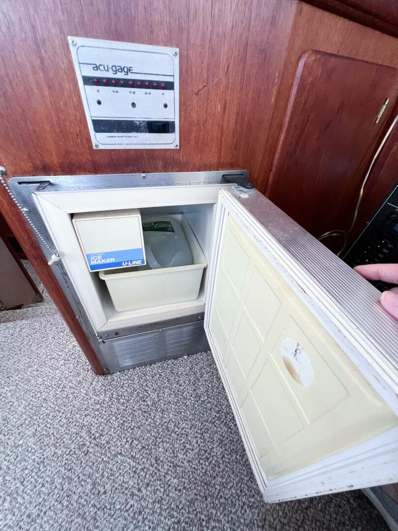 1987 Tollycraft 34 Sedan Sport — photo 54