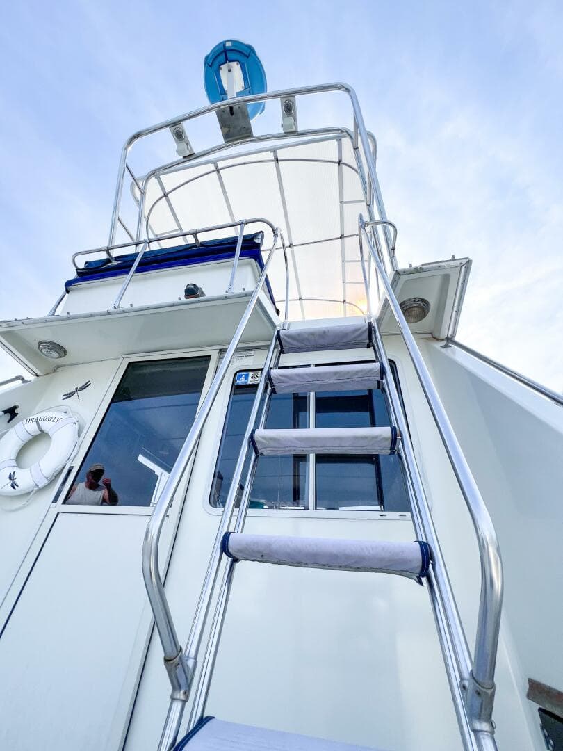 1987 Tollycraft 34 Sedan Sport — photo 12