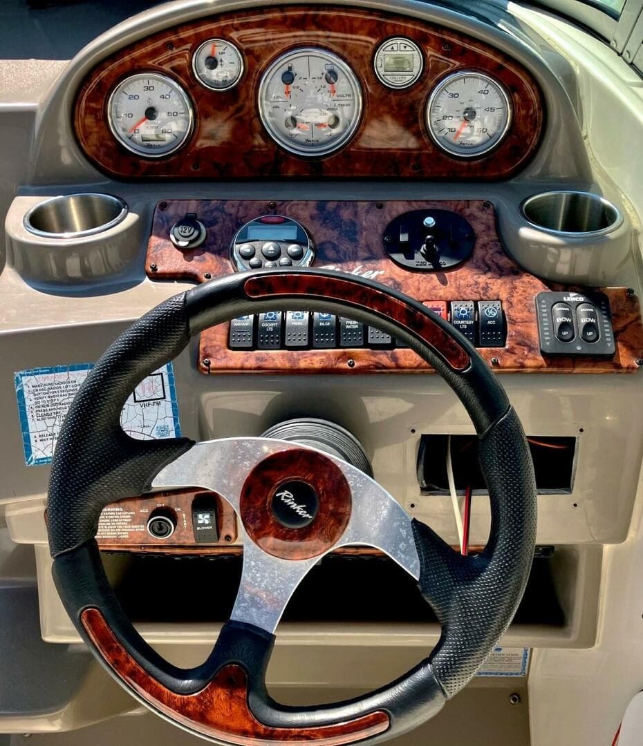 2006 Rinker Fiesta Vee 270 — photo 9