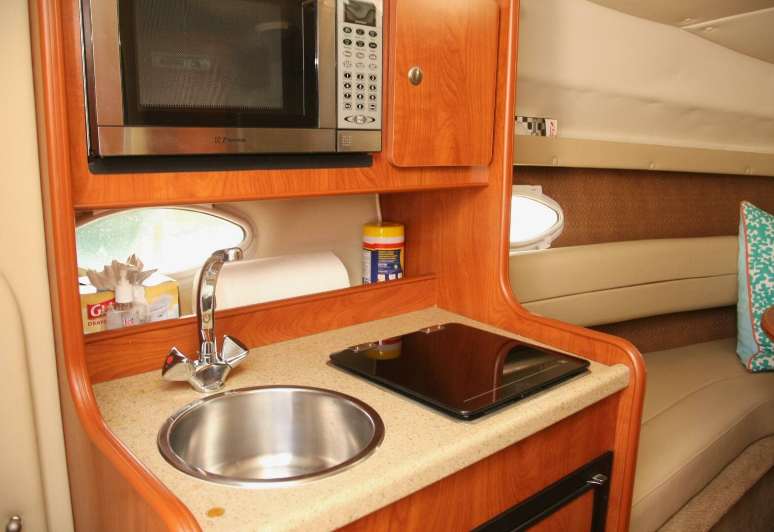 2006 Rinker Fiesta Vee 270 — photo 16