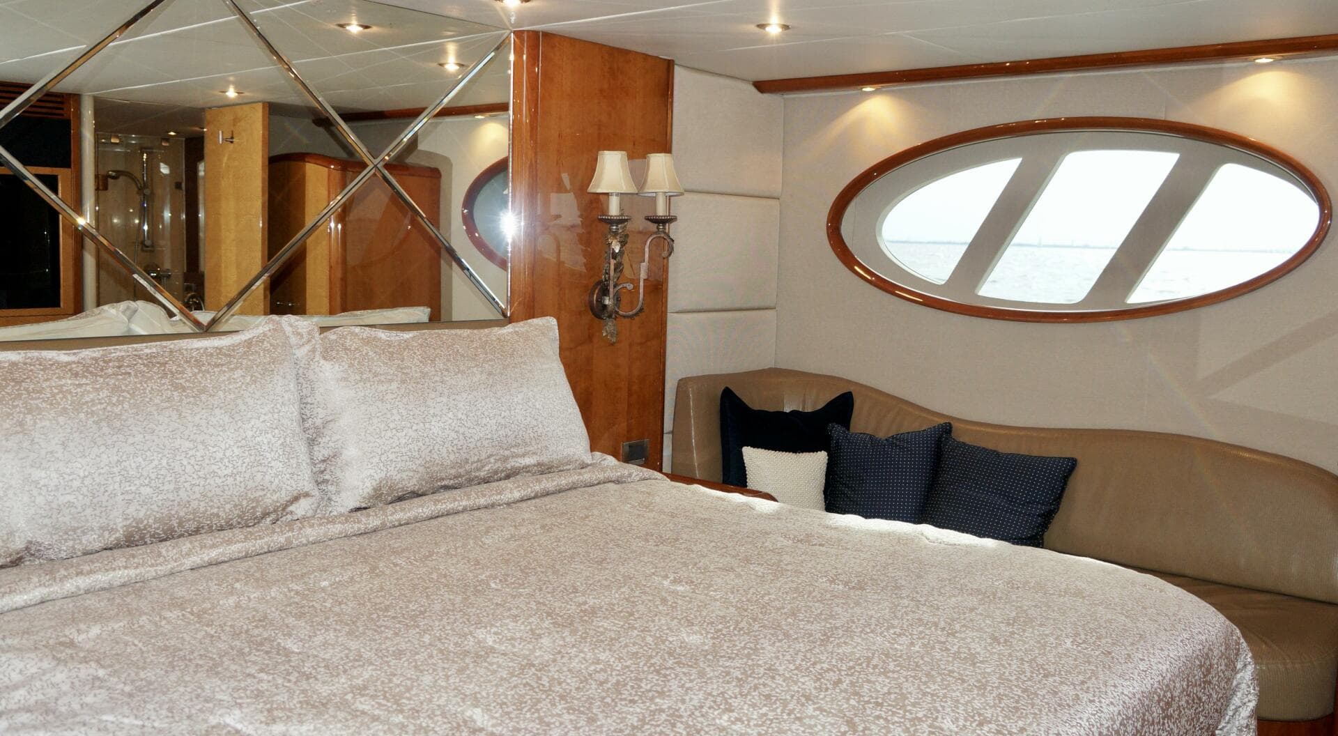 2007 Lazzara Yachts 74 — photo 41