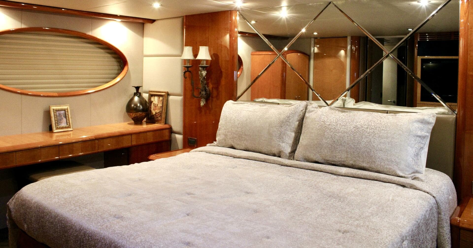 2007 Lazzara Yachts 74 — photo 44