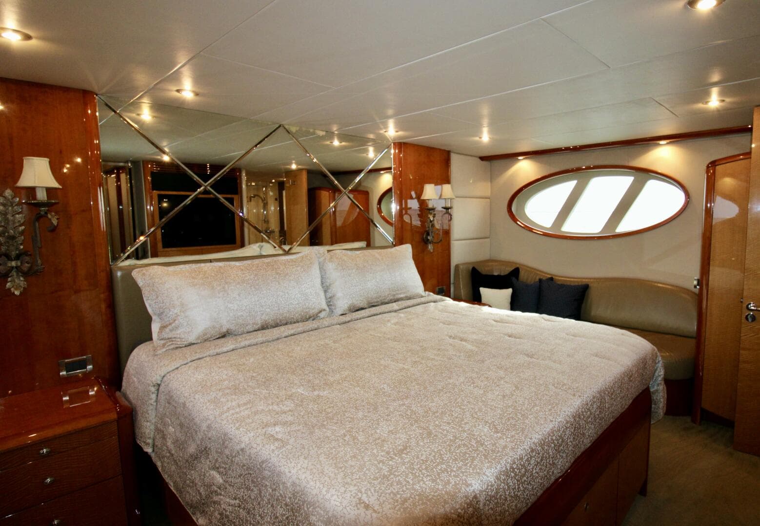 2007 Lazzara Yachts 74 — photo 36