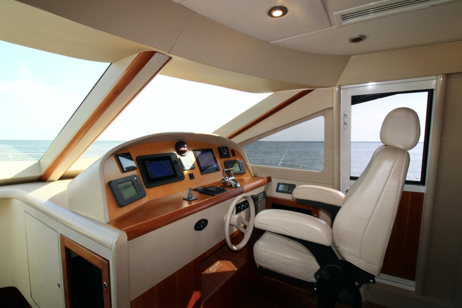 2007 Lazzara Yachts 74 — photo 32